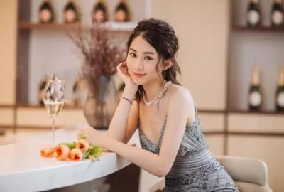 ​还记得《微微一笑》小雨妖妖吗？演戏都是配角，如今还是不温不火