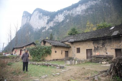 ​年代女强文《穿越七零做知青》，看女主玩转官场立志扶贫