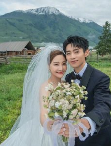 ​魏晨老婆是谁（魏晨婚礼橙色主题布景曝光，与妻子于玮相恋多年终成眷属）