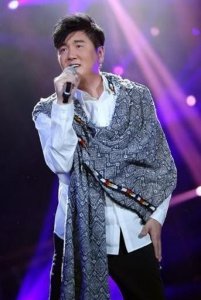 ​孙楠的老婆叫什么名字（49岁孙楠妻子近照，和前任差距一目了然，难怪说他丢了