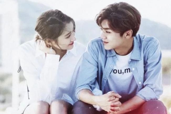 关晓彤想低调都不行!上《快本》却被发现,手表跟鹿晗是情侣款