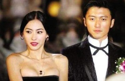 ​谢霆锋见到最爱的人疯狂亲吻，两眼通红，真是血浓于水啊！