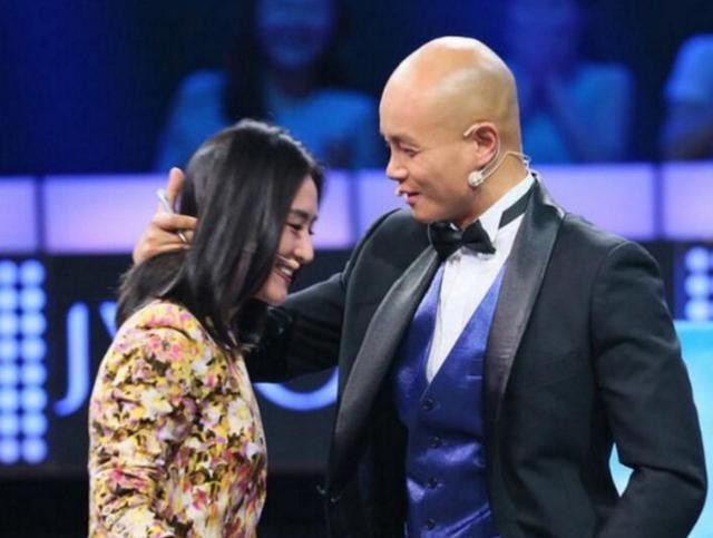 非诚勿扰主持人是谁（非诚勿扰12年两个光头主持人）