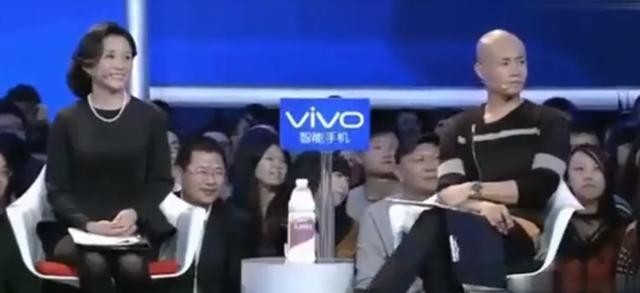 非诚勿扰主持人是谁（非诚勿扰12年两个光头主持人）