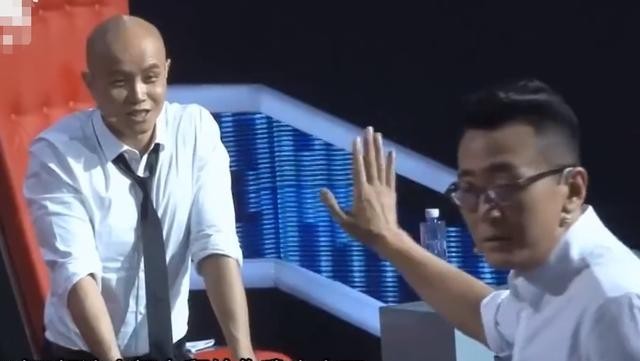 非诚勿扰主持人是谁（非诚勿扰12年两个光头主持人）