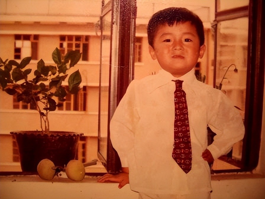 朱雨辰母亲朱湘玲，干预儿子两段恋情，现年43岁朱雨辰还没有结婚