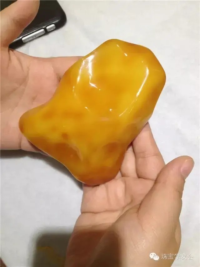 根珀和蜜蜡哪个贵(根珀和蜜蜡的区别)