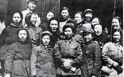 ​女红军在长征中掉队，躲地窖半年生下儿子，军阀刘湘闻讯疯狂搜捕