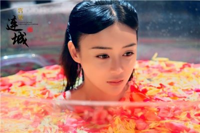 ​网友嘲讽袁姗姗“西红柿蛋花汤”浴照，而她淡然自黑，优雅何来？