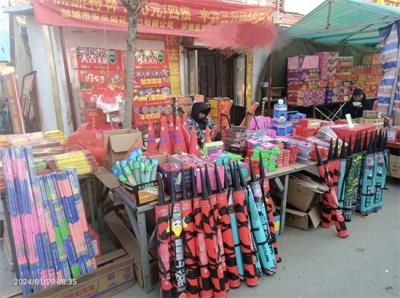 ​去年爆红的加特林烟花，今年价格暴跌：只要25元，随便买！