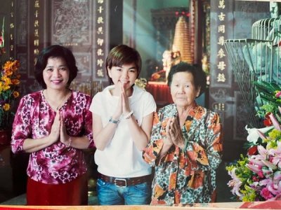 ​Ella曝爸妈结婚照！现在才发现妈妈「脸上特征」惊：劲宝隔代遗传