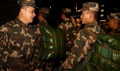 ​什么级别的军官才可以叫首长？排长和连长可以吗？