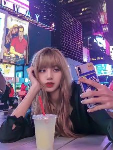 ​韩国女团成员lisa人气高吗(你们认为呢？)