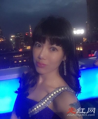 何奕恋个人资料简介 在淘宝上卖内衣