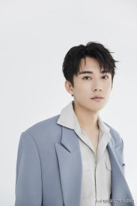 ​新晋男神—刘学义 时光从不辜负努力的人(配高清写真照)