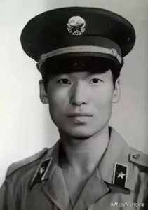 ​1987年，试飞员徐勇凌的战机失控，他跌入了荒无人烟的大山处...