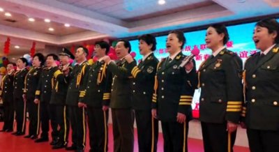 ​原铁七师成都青青战友艺术团高歌《铁道兵志在四方》迎新年