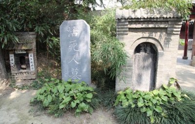 ​湖南有一座“活人墓”，墓内机关重重，居住着一位90多岁老人