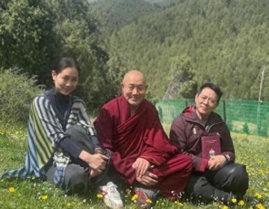 ​李连杰携妻女尼泊尔修行引关注，信佛近 20 年背后原因揭秘
