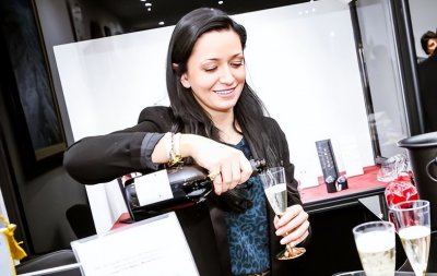 ​俄罗斯女间谍混入北约，卧底10年拿下诸多高官，却因护照暴露身份