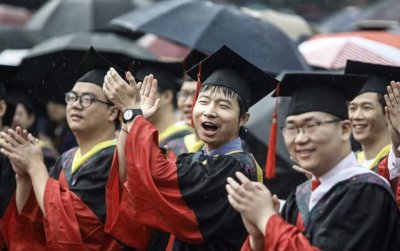 ​2025年研究生又扩招了吗（2025校研究生迎坏消息）