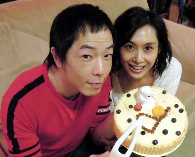 黄贯中父亲是谁（黄贯中爸爸刀砍妻子暴打儿媳朱茵）