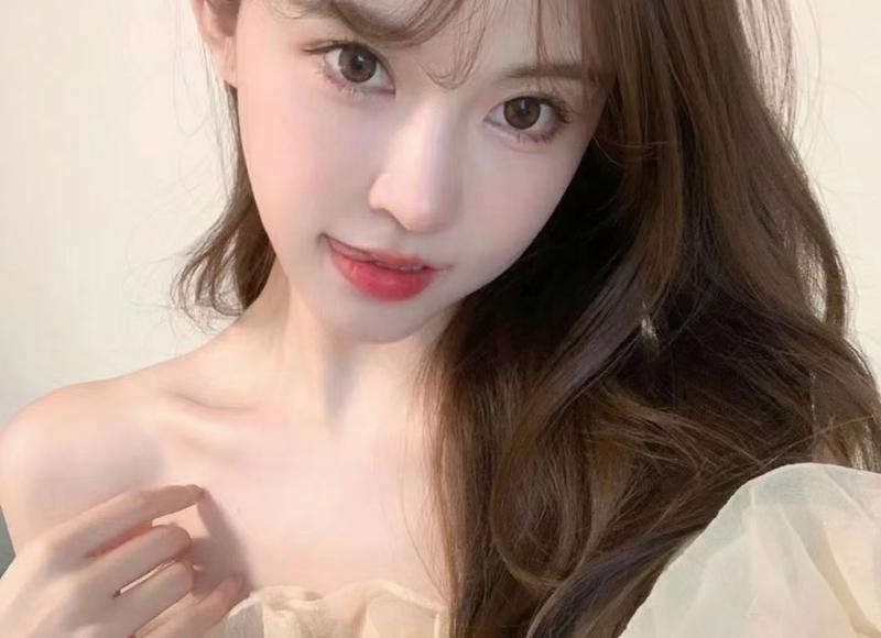 如何跟女朋友聊天找话题（教你三天追到女孩子）