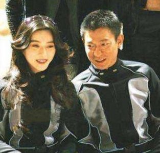 ​刘德华朱丽倩结婚照，刘德华老婆朱(朱丽倩是什么时候与刘德华结的婚?)