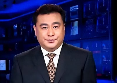 ​至今未婚的央视主持人，主持《新闻联播》32年，现如今怎么样