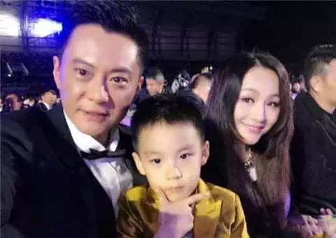 44岁曹颖近照,越来越像谢大脚了,如今过成这样