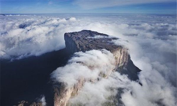 罗赖马山在哪里（罗赖马山山顶到底有多么的神奇）(2)_