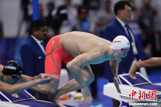孙杨800米自由泳三连冠成绩 孙杨800米自由泳破赛会纪录夺冠(2)