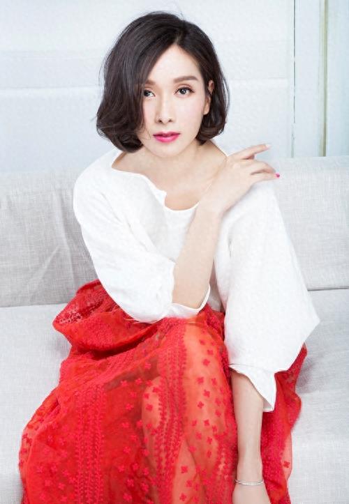 40岁郑国霖的42岁女友杨恭如近照，美得不像人类