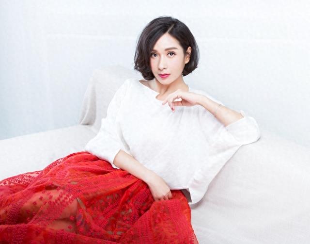 40岁郑国霖的42岁女友杨恭如近照，美得不像人类