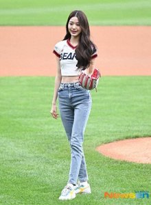 ​神级颜值+12头身！韩国「九头身美女」不止她，雪炫成看板女王