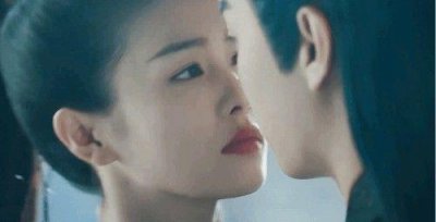 ​招摇：厉尘澜招摇首次初吻，女主好霸气直接吻，男主一脸娇羞