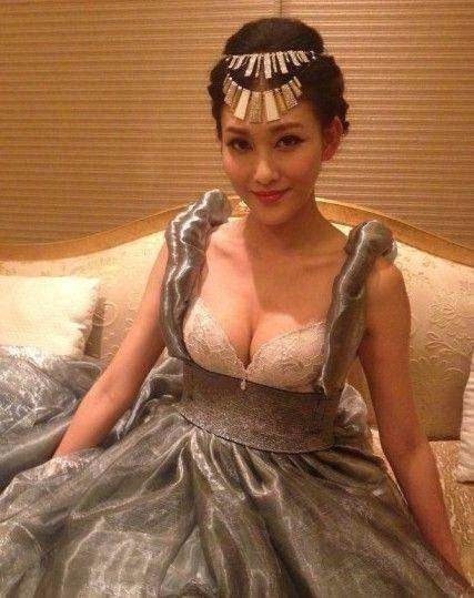 中国哪位女明星胸最大(娱乐圈胸气逼人的五大女星)