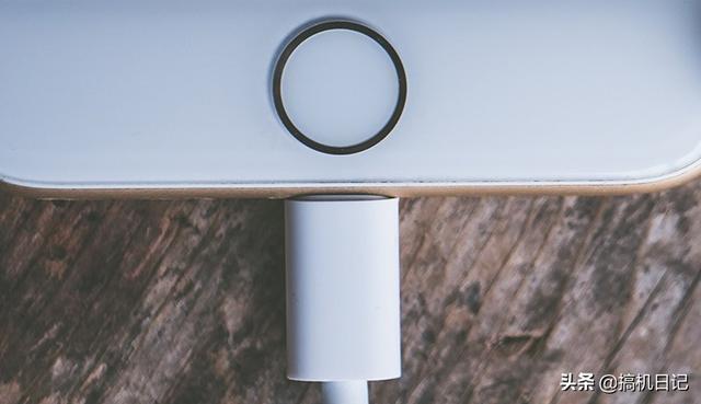 手机新换电池应怎样充电（新买的手机到底如何充电）(4)