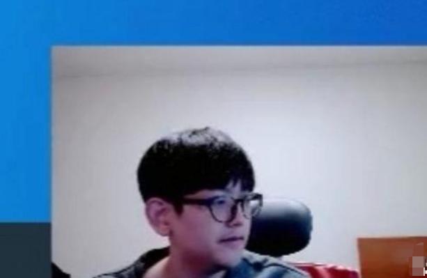 FPX金贡去挖煤了？时隔一个月复播，暴瘦的样子差点认不出来！