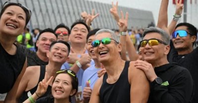 ​69岁的周润发再次证明了年龄只是一个数字