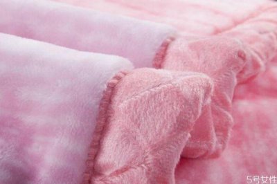 ​家里的大厚毛毯可以干洗吗 厚毛毯的清洗方法