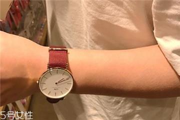 手表按钮水下可以用吗？手表按钮在水下能按吗？