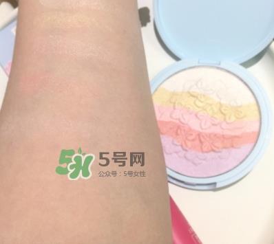 悦诗风吟生如夏花五色高光粉饼怎么样_怎么用_价格