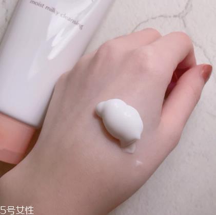 卸妆乳可以当洗面奶用吗？卸妆乳当洗面奶用可以吗？