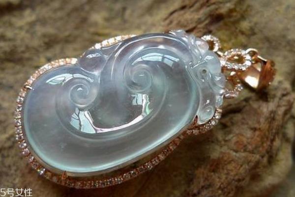 冰种翡翠价格 要看具体质感 冰种翡翠价格 要看具体质感