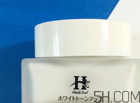 白肌美人素颜霜粉色和蓝色哪个好? 白肌美人素颜霜粉色和蓝色哪个好?