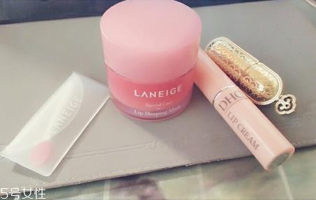 涂抹式唇膜和唇膜贴的用法 唇膜不可以当做唇膏使用