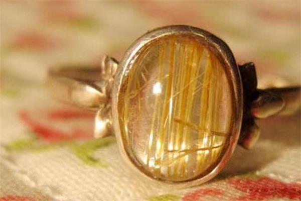 黄发晶怎么辨别真假 黄发晶真假鉴别