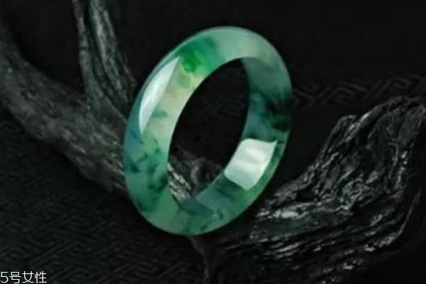 马牙种翡翠是什么意思 翡翠的一种 马牙种翡翠是什么意思 翡翠的一种