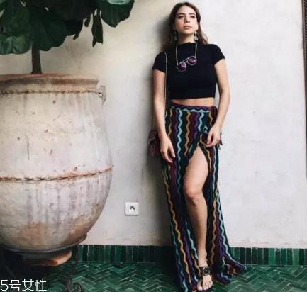 女生去海边穿什么衣服？海边度假怎么穿搭显瘦？